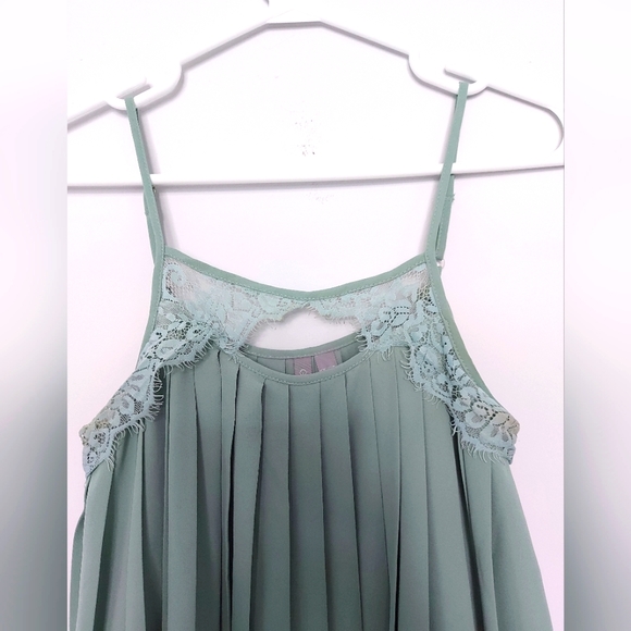 Pale Green Pleated Cami - Picture 2 of 3